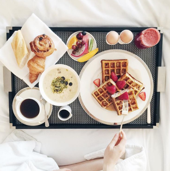 Weekends were made for breakfast in bed. #luxuryispersonal #breakfastinbed #weekend #melbourneluxury #luxury #melbounegetaway #melbournestaycation #melbourneaccomodation #staycation #weekendvibes #visitvictoria #visitmelbourne #clickforvic #holidayherethisyear