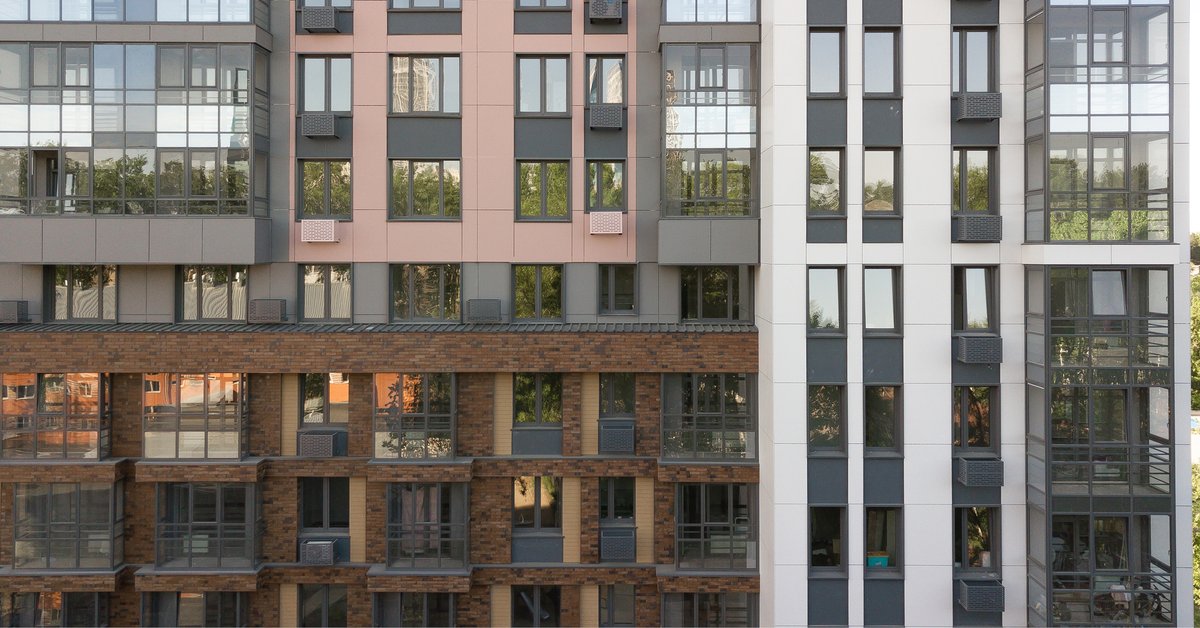 Neuer Gesamtsuperlativ in der russischen Stadt Perm. Das Nova City Residential Compound erhielt eine Fassade die mit der nachhaltigen Lösung und hoher Statuswirkung gekennzeichnet ist.

#stroehergroup #ceramictiles #keramikdesign