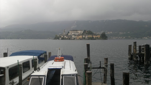 FlipRuth's tweet photo. #LagodOrta  #IsolaSanGiulio  #7gennaio  #BuongiornoATutti  "Quest 'anno non voglio avere tutto, voglio solo tranquillità e serenità per me e le persone che amo...." buon venerdì ,👍😉☕🍪🏞️🌄🌈🍀🐞🐝🌻🏵️🌺🍁🍂🍁 https://t.co/uVQq1Xbe1o