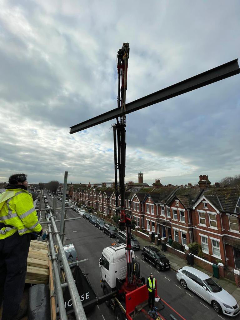 houseconltd's tweet photo. HNY folks! We know you love some sky-high steels action, so check out these shots from earlier this week. Neil’s Steels stretching that 30m crane… phwoar! 🏠🏗⚠️ 

#SizeMatters #LoftExtension #MakingItCrane #InsaneInTheMemcrane #HouseItLooking #HouseConstructionLTD #ManofSteel https://t.co/6EYlP284Hj