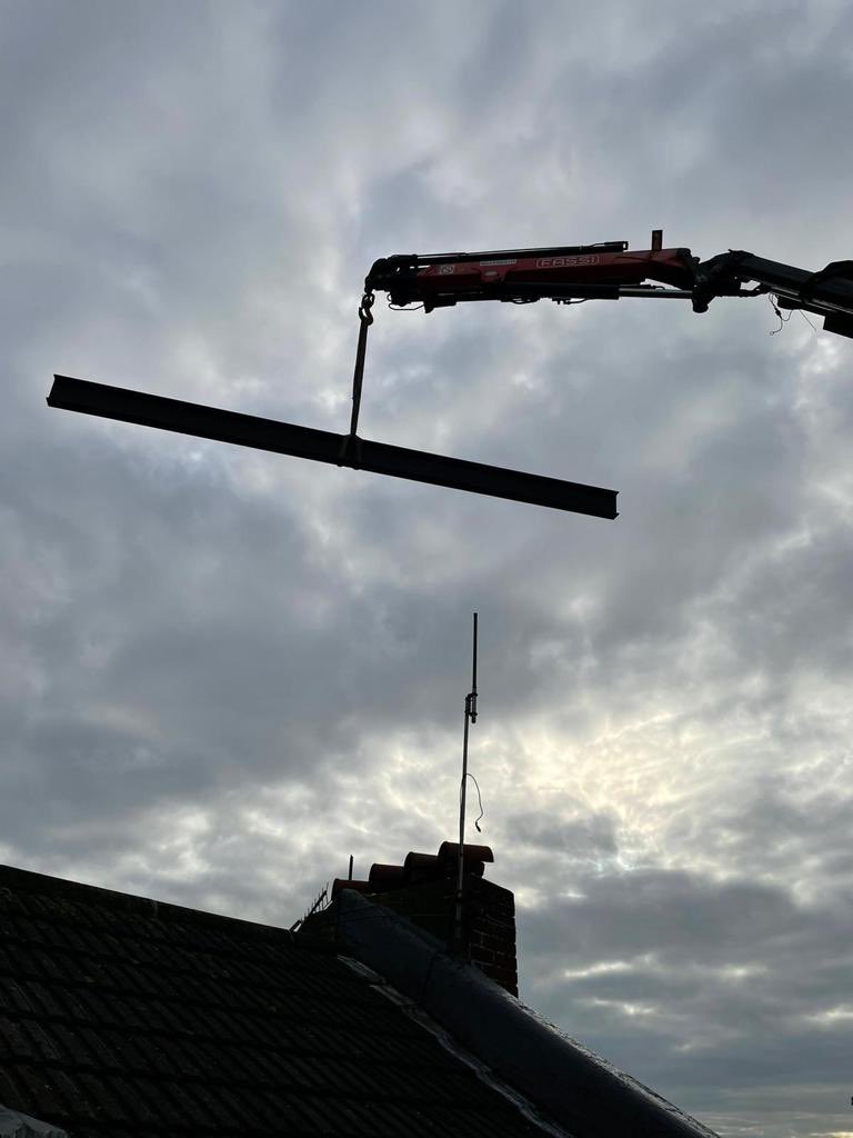 HNY folks! We know you love some sky-high steels action, so check out these shots from earlier this week. Neil’s Steels stretching that 30m crane… phwoar! 🏠🏗⚠️ 

#SizeMatters #LoftExtension #MakingItCrane #InsaneInTheMemcrane #HouseItLooking #HouseConstructionLTD #ManofSteel