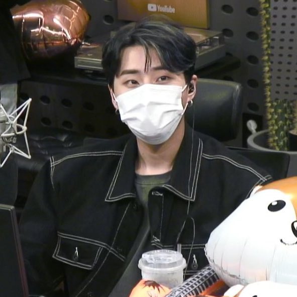 갤러리에 이 사진 두 개 붙어 있었는데… 둘 다 다른 의미로 잘생김… 영혀니 짱