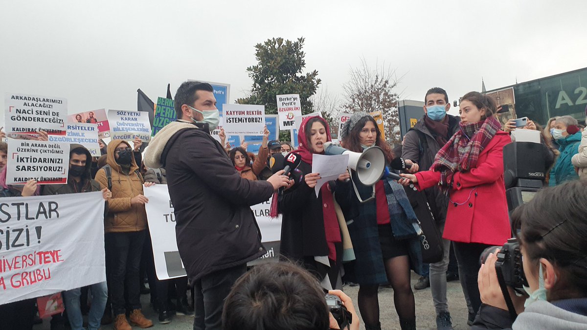 Boğaziçi öğrencileri Berke ve Perit'in yargilandiklari davaya destek için Çağlayan'da ki   basın açıklamasındayız.
#BerkevePeriteÖzgürlük