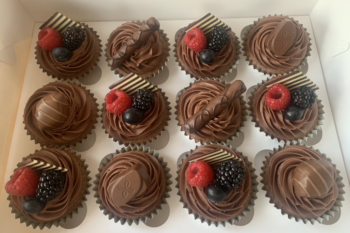 poppyscupcakes's tweet photo. Fruits and chocolates were what the customer ordered, so I made her these…
#firsttmaster 
#familyfun 
#London 
#SmallBizFridayUK https://t.co/VfuOoWhfUV
