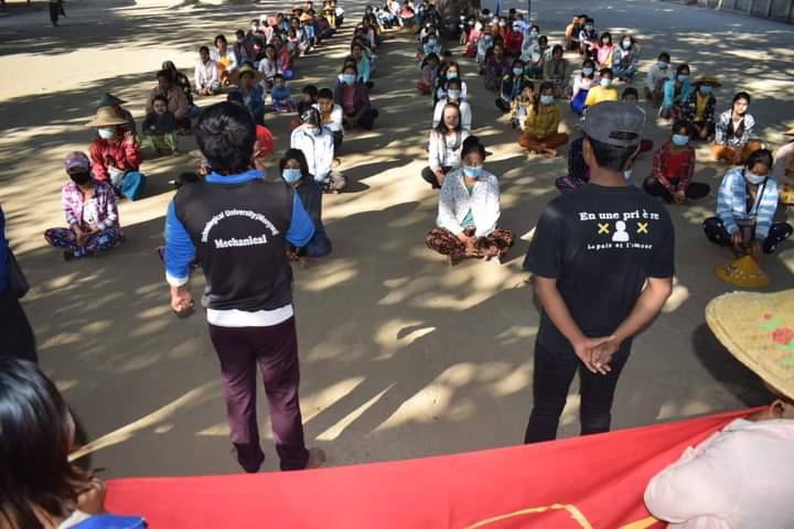 Mtkmaylay's tweet photo. Multi-village strike in Yinmarpin &amp; Salingyi Tsp;protesting against Junta &amp; Cambodia Prime Minister HunSen“We Don’t Need Hun Sen, Don’t Support Another Killing Fields in Myanmar”. #ASEANStopHunSen #HunSenStayHome #2022Jan7Coup #WhatsHappeningInMyanmar https://t.co/3N9RgDJtrF