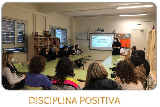 aspidlleida's tweet photo. Al #ServeiOrientacióFamilies #Lleida @dsocialscat oferim #Tallers de disciplina positiva!! hem estat amb les famílies de @EscolaRiuSegre incidint en educar amb #respecte, #afecte i #comprensió, i reforçant els vincles #família Més info:https://t.co/pxjQ2vpDvW https://t.co/IvMZWL7UwY