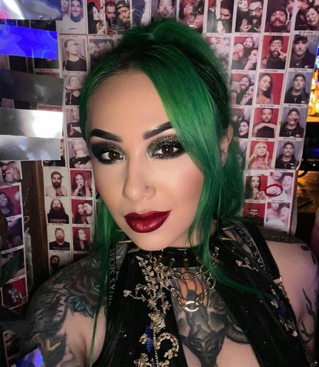 Put those lips on this hard stuff cock