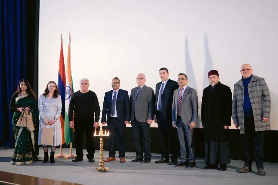 dbejitashvili1's tweet photo. ...and again #Gyumri 26.12.2021
#FrunzikMkrtchyan #Frunzik https://t.co/CZTK8tTqzN
