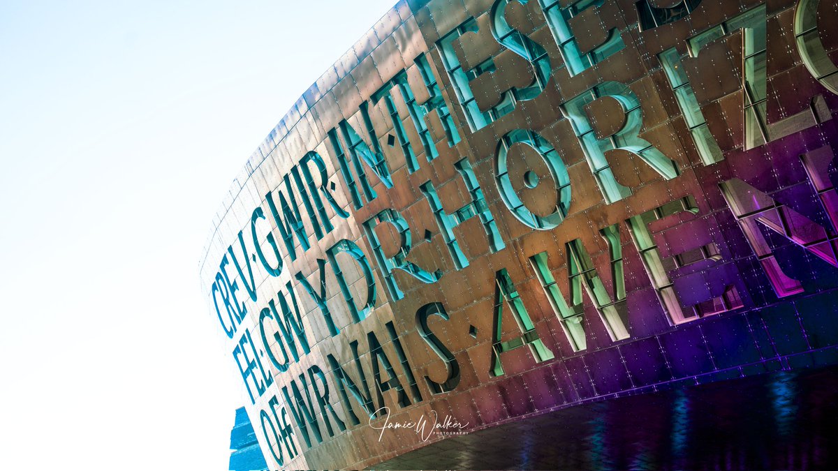 jaywalk1989's tweet photo. The @theCentre in Cardiff Bay. 

Wales Millennium Centre was created as a stage for Wales, to reflect the spirit of a nation, and become a home for the performing arts.

#Cardiff #milleniumcentre #cardiffbay #wales #Cymru #performingarts https://t.co/IXpDcvIQjq