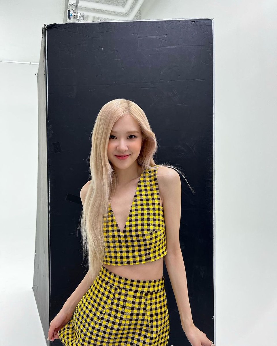 picturesrosie's tweet photo. #로제 #ROSÉ https://t.co/LJAGq4b5WU