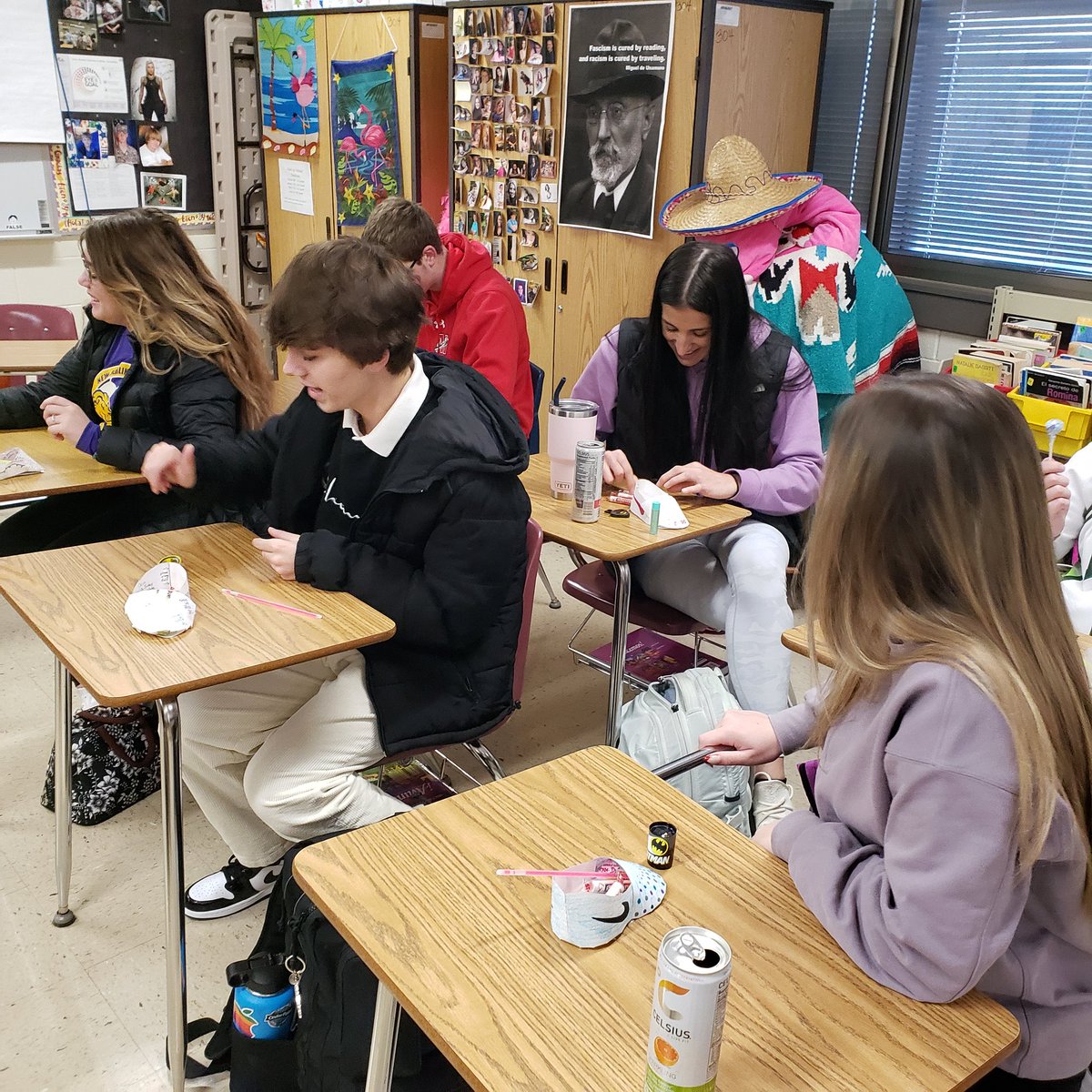 loefflerbell's tweet photo. #CAPPspanish204 decorated shoes to leave out for #ReyesMagos #3kingsday👑👑👑 and were surprised with treats! Also watched a slideshow of holiday decorations from Puerto Rico gracias a @pjohnsonfox #culture  @MuskegoNorwaySc @MHSIrvine https://t.co/hJptKRqDLe https://t.co/wIr2ZakrGT