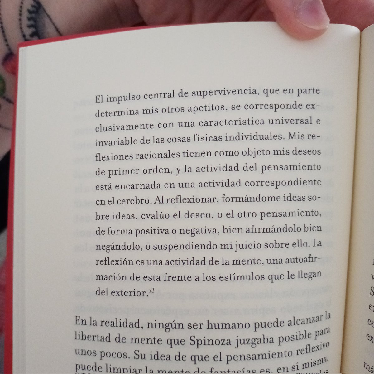 CrimClementine's tweet photo. John Gray coneix el poder dels gats. Però ell el que vol és fer un repàs breu, i centrat en l'ètica, de la història de la filosofia. Recomenable però que no t'enganyin, aquí hi ha teca 👇🏻 #filosofiafelina #johngray https://t.co/6KaWh5jbGE