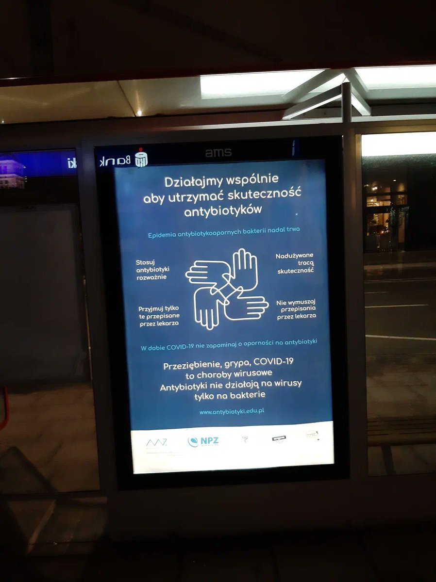 eugeneefimovall's tweet photo. Очень полезный плакат на остановке в Варшаве, напоминающий про эпидемию, о которую мало кто помнит - эпидемию устойчивых к антибиотикам бактерий.

Самое важное написано внизу плаката: простуда, грипп и ковид это вирусные болезни, антибиотики работают только против бактерий. https://t.co/75yp7VL1Vx