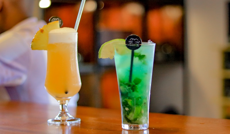 Mix and Mingle on a #FridayHangout. Get together and enjoy all your favorite cocktails because a group of at least 5 people or more, gets a 50% discount on the first round!