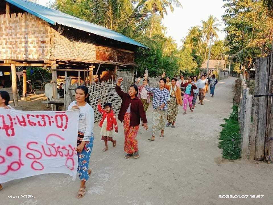 TTFR__Myanmar's tweet photo. Never cool-blooded people from YinnMarPin staged the protest as a daily basic . #ASEANStopHunSen
#HunSenStayHome
#2022Jan7Coup
#WhatsHappeningInMyanmar https://t.co/SMV0B5nUVb