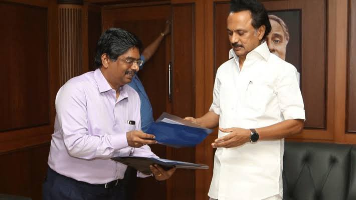 Profdilipmandal's tweet photo. अगर हम सबके नेता @mkstalin ने NEET ऑल इंडिया कोटा में 27% OBC रिज़र्वेशन की लड़ाई न लड़ी होती तो आज इतनी बड़ी जीत न मिलती। इस वजह से अब हर साल ओबीसी के 4,000 डॉक्टर ज़्यादा बनेंगे। उन्हें धन्यवाद बोलिए। @PWilsonDMK का भी आभार।  #Stalin4SocialJustice https://t.co/3IH6jfehmE