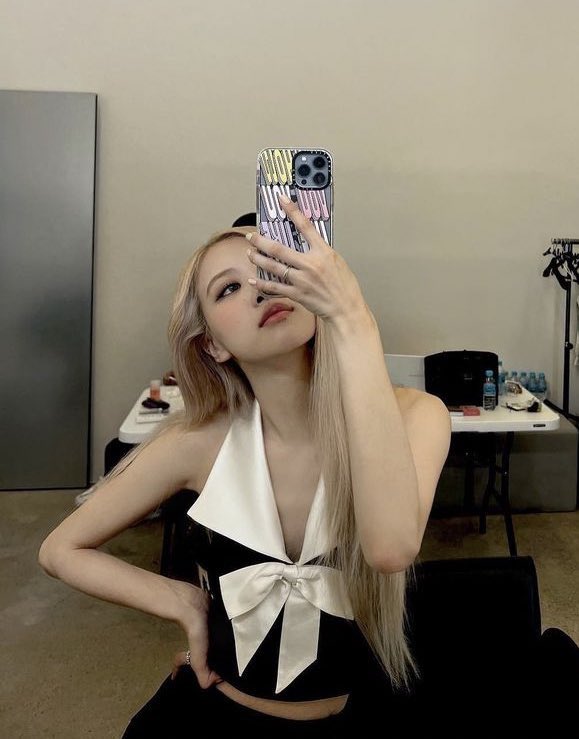 ROSÉ (@roseylook) on Twitter photo 