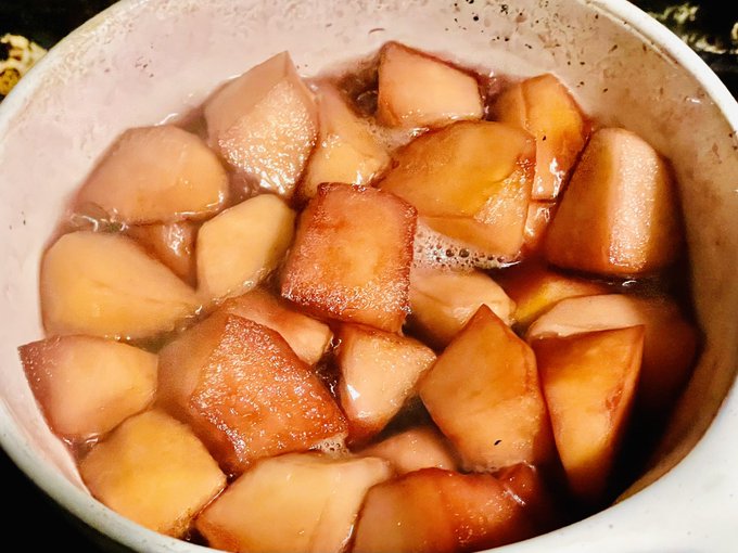 りんご茹でてる 