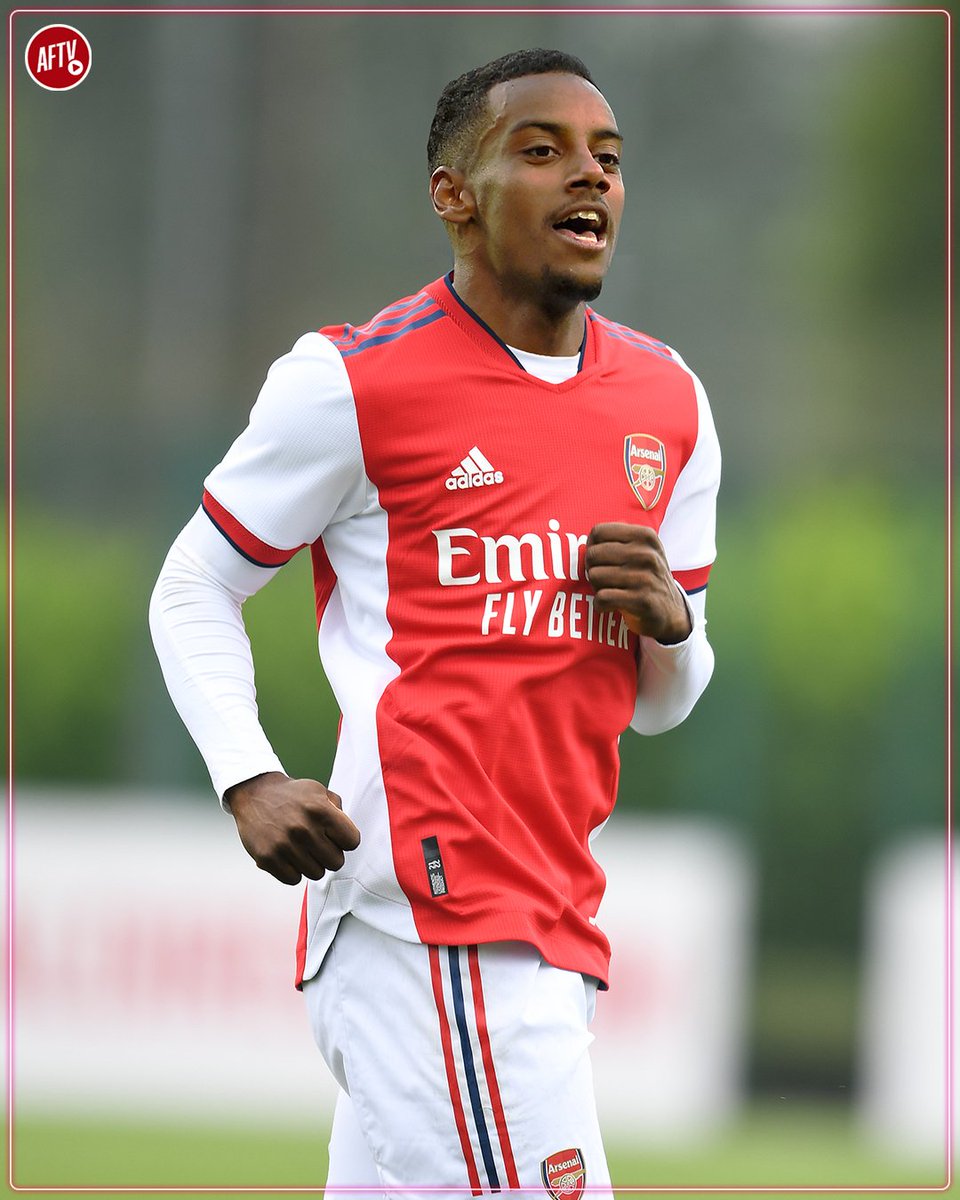 AFTVMedia's tweet photo. Vlahovic and Isak seem to be Arsenal's two main striker targets but who would you rather sign? ✍️💰

#Arsenal #Vlahovic #Isak https://t.co/liFntYQbDT