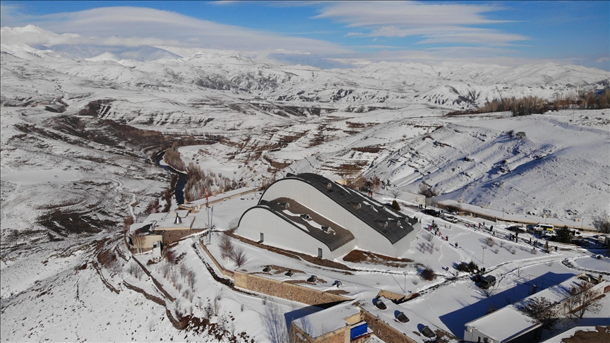 Dünyaca ünlü Baksı Müzesi beyaza büründü hurfikirhaber.com/dunyaca-unlu-b…