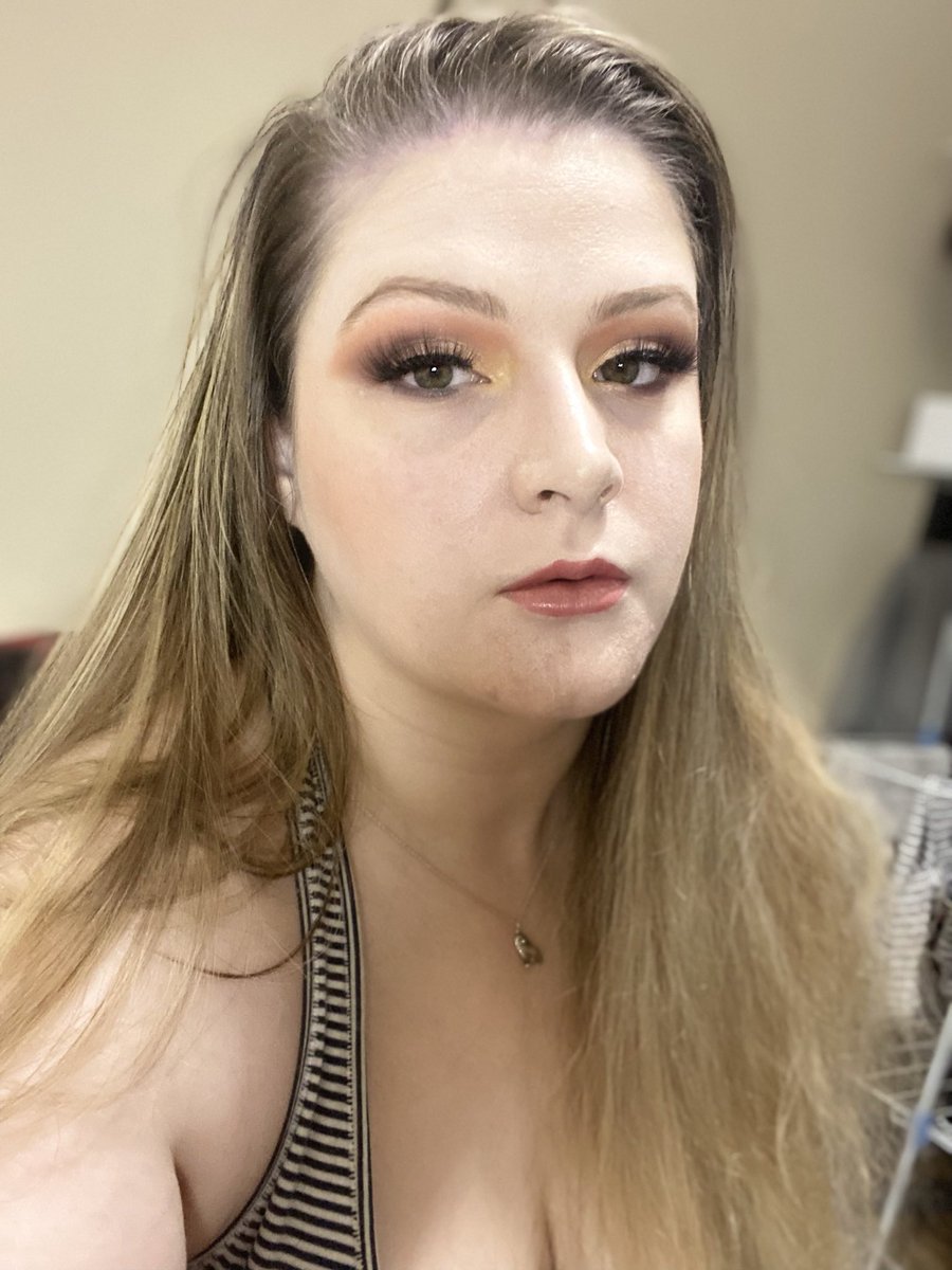 We go again 💃🏻

<a href="/revolutionpro/">networkstar</a> Prime &amp; Hydrate
@makeuprevolution Conseal &amp; Hydrate Foundation - Shade 2.5
<a href="/illamasqua/">Illamasqua</a> Blusher - Hussy
@makeuprevolution Glass Glow Fixing Spray 
@bperfectcosmetics x @staceymariemua Carnival XL Pro palette
<a href="/__dollbeauty_/">Doll Beauty</a> lashes - Honey