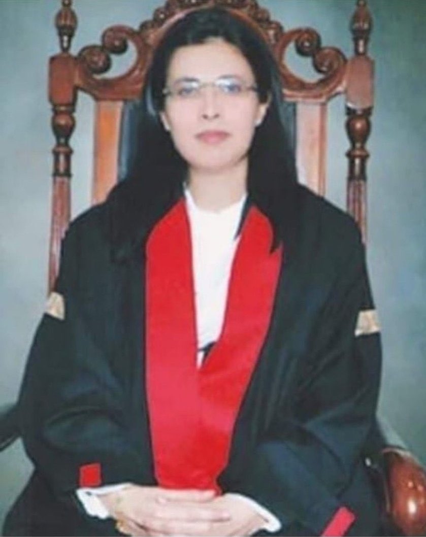 RaeeskhanO's tweet photo. It’s another milestone in pak_judiciary, 1st ever women Ayesha_Malik appointed as judge of SC in judicial history since the independence, 
There are several privileges of her allocation,Giant is (women representation in our judiciary)
it will help to sort the women_prblms in pak https://t.co/JTdKf1mmhJ
