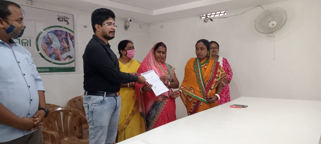 OlmShakti's tweet photo. SHG Loan Mela Organized at all blocks of Malkangiri Districts and achieved 191 SHGs amounting 2.16 Cores.
#Odisha_Livelihoods_Mission #livelihoods #missionshaktishgs #livelihoodsmatter #OLM #farmersofodisha #SHGs #womenempowerment2022 https://t.co/gWZShWpn5s