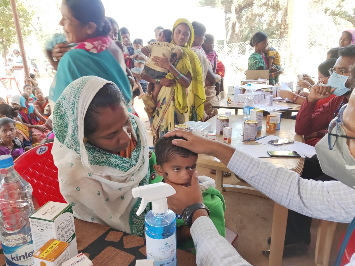 दंतेवाड़ा के केशापुर पंचायत में कुल 80  बच्चो का स्वास्थ का परिक्षण किया गया जिसमे कुछ बच्चो को NRC रेफेर किया गया साथ ही दवाई देकर स्वस्थ रहने की सलाह दी गयी <a href="/WCDCgGov/">WCD Department CG</a> <a href="/CEOChhattisgarh/">Chief Electoral Officer, Chhattisgarh</a> <a href="/ChhattisgarhCMO/">CMO Chhattisgarh</a> <a href="/jobzachariah/">Job Zachariah</a> @MoRD_GOI <a href="/bhupeshbaghel/">Bhupesh Baghel</a> <a href="/AnilaBhendia/">Anila Bhendia</a>