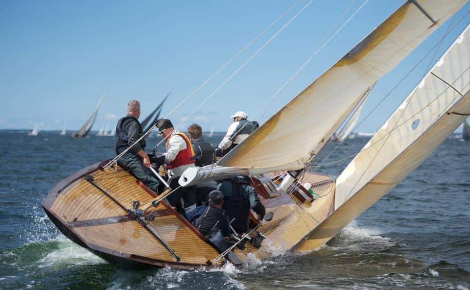 aheijola's tweet photo. @mrsseppala @EskoKilpi Myös mainio valokuvaaja, ensimmäinen kisani kasilla #8mR #hangonregatta https://t.co/Q96liSzbNO