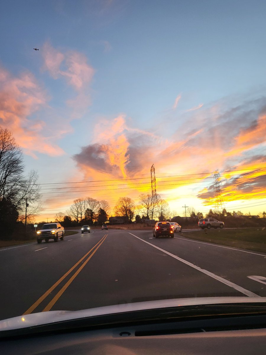 BillboardsMs's tweet photo. Early morning sky in North Carolina! https://t.co/0wqCG3JlMX