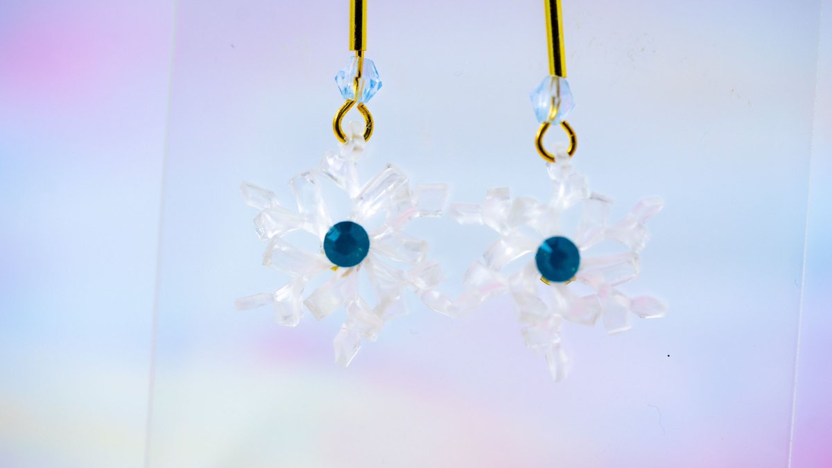 cyunko_'s tweet photo. https://t.co/h0VaO99uZB

雪のピアス❄
雪の結晶って綺麗だよね～(*´ω｀*) https://t.co/fkgqBCPvOd