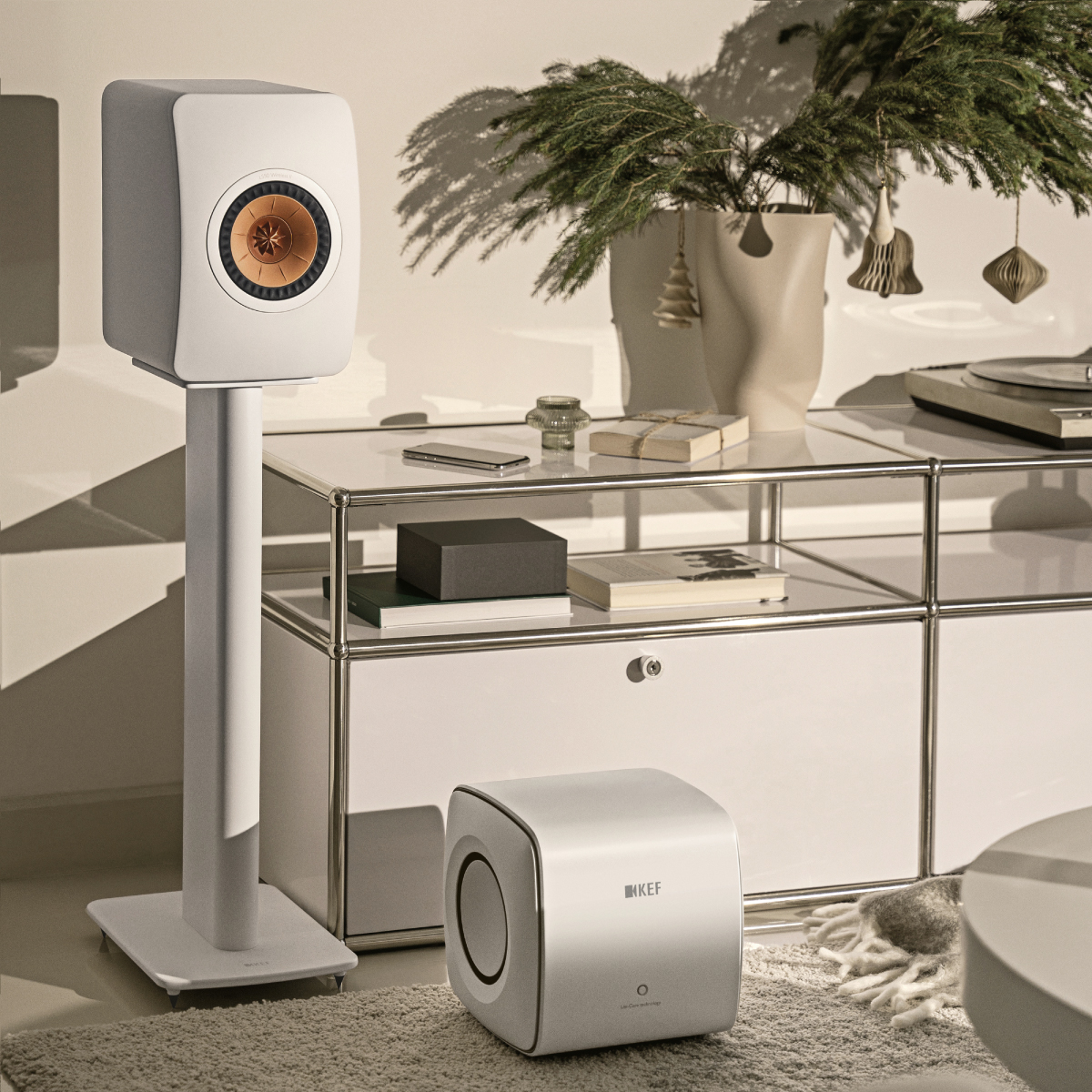 kef_jp's tweet photo. 1月10日は成人式。成人のお祝いにKEFのLS50Wireless IIとサブウーファーのセットはいかがでしょうか。一生に一度の成人式、KEFサウンドで祝ってみませんか。https://t.co/DWvub5ugPX #KEF #KEFWorld #LS50WirelessII #KC62 #成人式 https://t.co/tctscHugEh