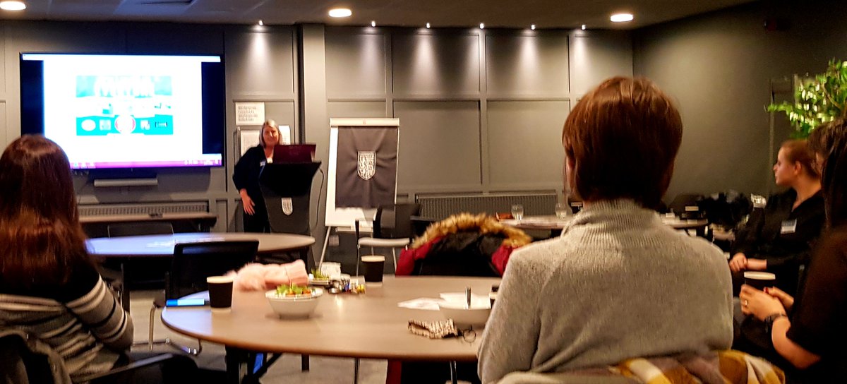 BusinessGiftUK.com tweet media