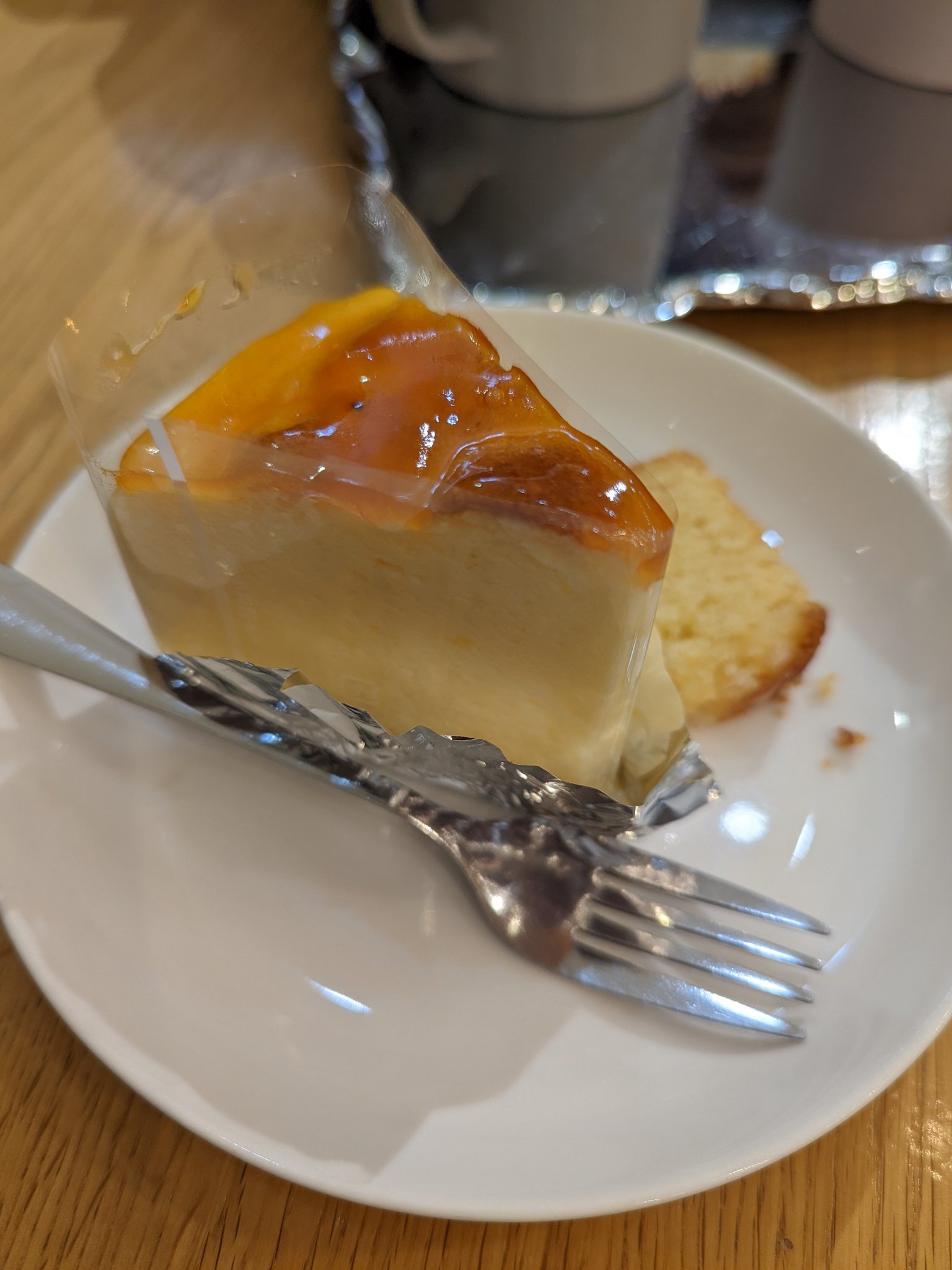 和兄 お気に入りのチーズケーキを頂いておりまする このグレーのマグカップも良き アレグロドルチェ 軽いクアトロ フォルマッジ T Co G8gyw3seen Twitter