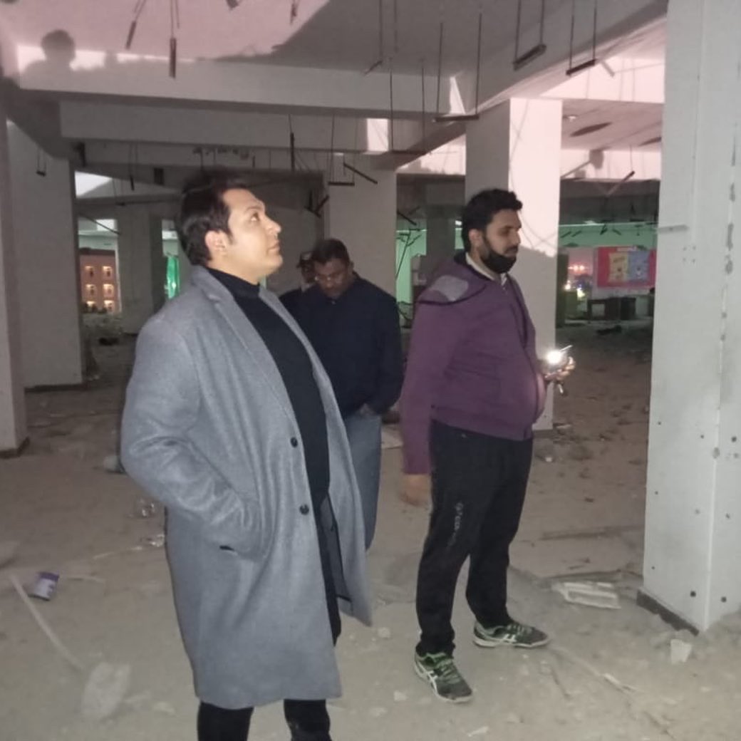 HazimBangwar's tweet photo. I've been blessed to be part of a team that is dedicated to work.. even at 12AM! #hazimbangwar #assistantcommissioner #sindhgovt #sindh #pmsofficers #governmentofficers #winternights https://t.co/byQJ06LkAo
