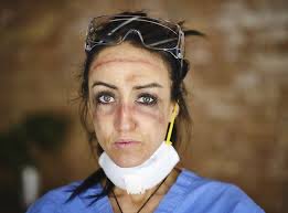 90percenters's tweet photo. #mollymae on the viewers’ left uses her 24hrs to go on reality tv. The hard working nurse uses hers to treat patients. Who does society  need most? Who ‘works their arse off more’? https://t.co/P4ucYr9DNe