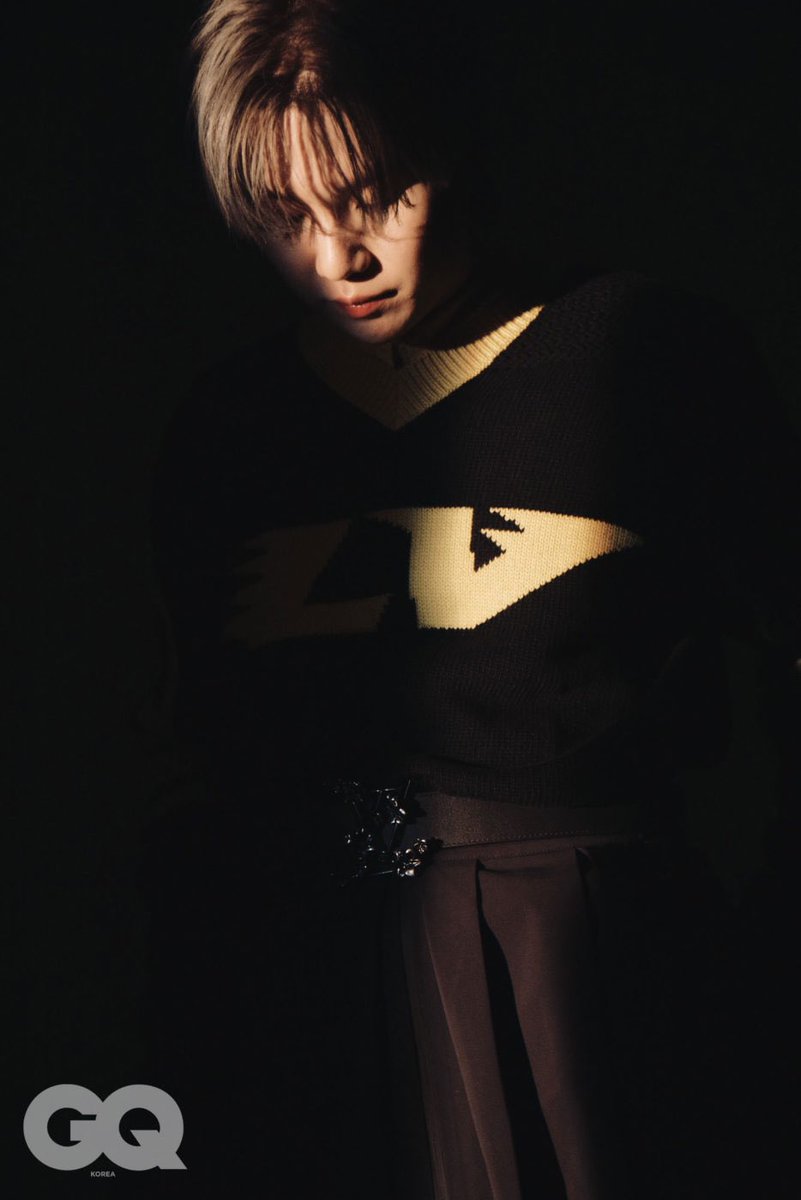 pm5_twt's tweet photo. GQ behind #SUGA https://t.co/d5pGlRXCgU