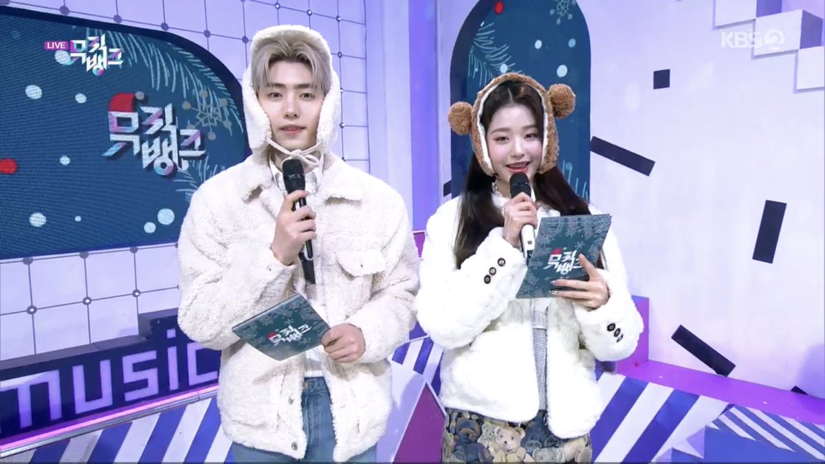 enhypenupdates's tweet photo. [PHOTO] 220107

MC Sunghoon on today's Music Bank!

START WITH MC SUNGHOON
#성훈왕박엠씨 #엔하이픈_성훈 #SUNGHOON @ENHYPEN_members @ENHYPEN https://t.co/oynZLEV7zA