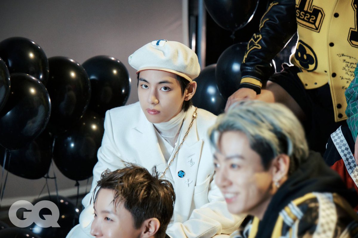 kkukstudio's tweet image. 'BTS SPECIAL' BEHIND THE SCENE | @BTS_twt 

TAEHYUNG