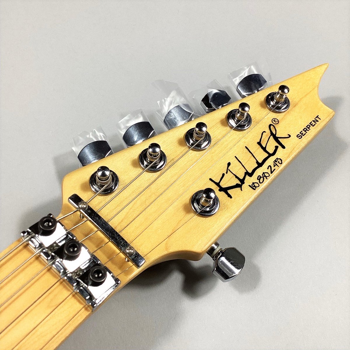 中古情報】 ブラックボディにゴールドラメ塗装の映えるデザインの