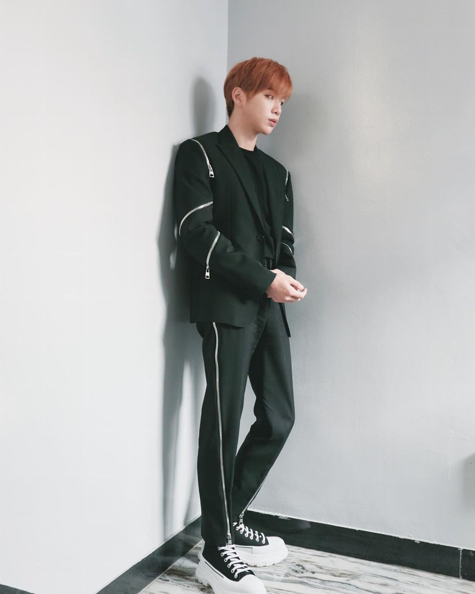 nwiluvyaa's tweet photo. 강다니엘 잘생겼다아아아😭 https://t.co/E4pFu61pDo