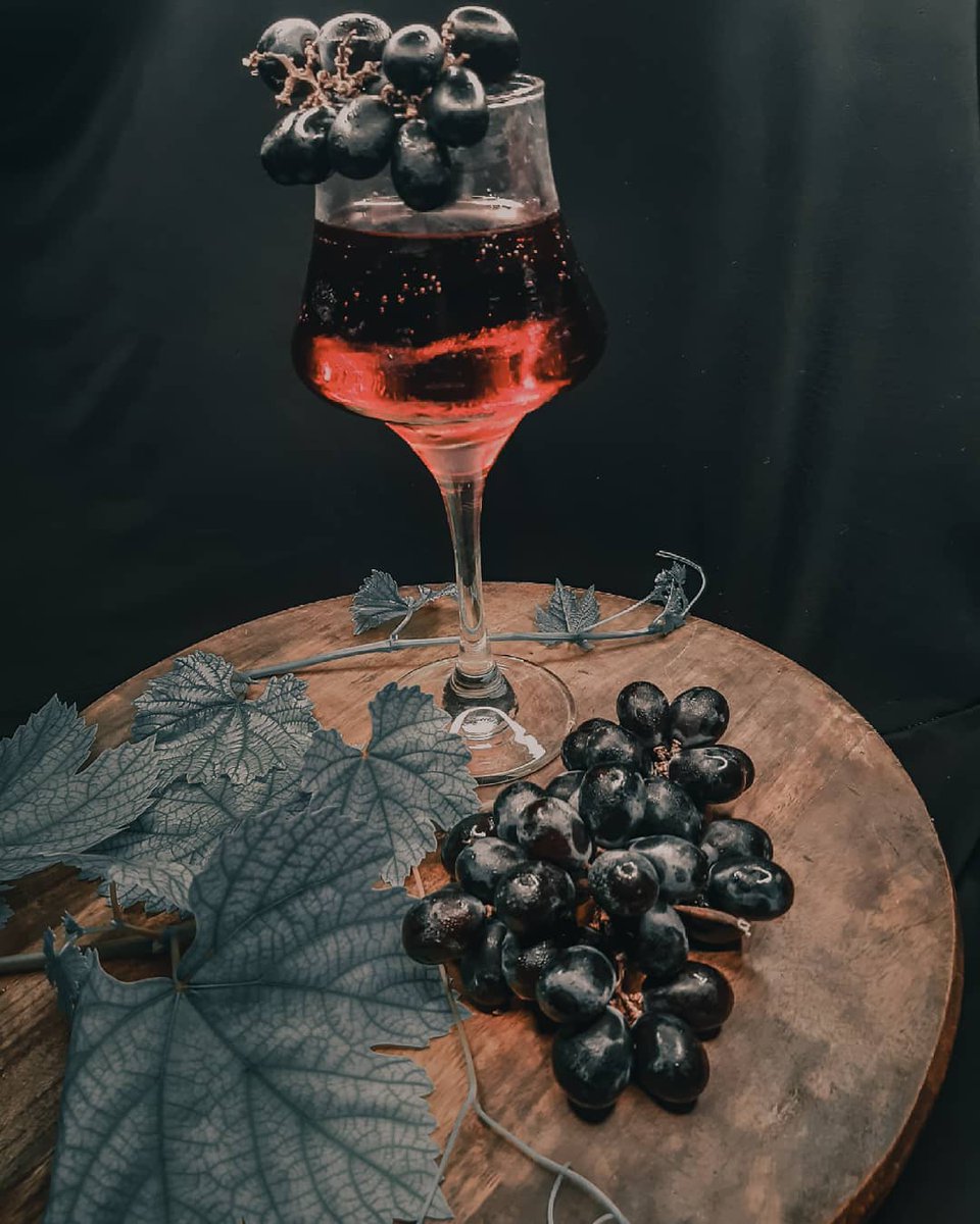 FoodNoch's tweet photo. Grapes Juice or Wine? ❤
@FoodNoch 
#grapes #food #healthyfood #foodphotography #healthylifestyle #healthyfood #foodforlove #foodiegirl #foodiegram #healthyeating #cookingathome #cookingtips #creativefood #lifeforfood #grapes #grapesofwrath #blackgrapes🍇 #foodnoch https://t.co/l69NhUPSjC