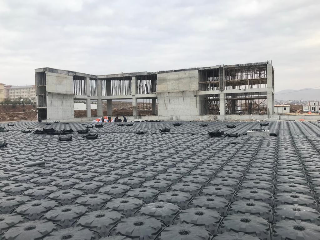 sanliurfabld's tweet photo. Şanlıurfa Bilim Merkezi hızla yükseliyor🏗️

%36'lık gerçekleşme oranıyla çalışmalarımız aralıksız devam ediyor. Kör kalıp uygulamamız tamamlanmak üzere.

#BüyükşehirBüyükSevdaİster https://t.co/fW9qLB519N