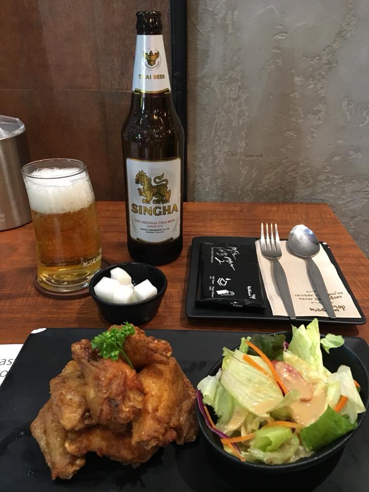 sekaidesenbero's tweet photo. 【世界でせんべろvol.93 そこに山があるから登る的な】世界で一番好きなキョチョンチキン🐓がバンコクにあるなんて💕キョチョンチキンもシンハービールもムルキムチも、美味しいじゃないカァァァ‼️395パーツ（約¥1350）でギリギリせんべろ認定✨ #世界でせんべろ #せんべろ #チョチョンチキン https://t.co/1VDPnNajkh
