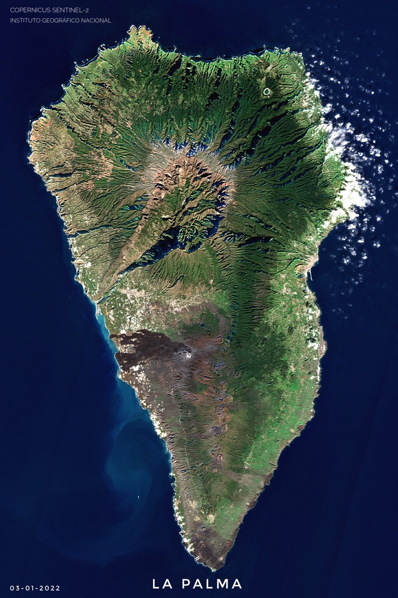 IGNSpain's tweet photo. 🛰️ Compartimos esta bonita imagen de satélite libre de nubes de la isla de #LaPalma capturada el 3 de enero de 2022 por el satélite #Sentinel2 del programa @CopernicusEU 🇪🇺.

🧐 Se aprecia muy bien la extensión de la #erupción del volcán de #CumbreVieja 🌋.

#IGNSpain @CabLaPalma https://t.co/pRiyaD74BU