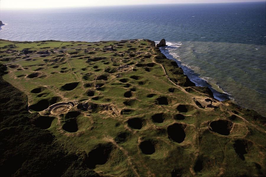Geología del Antropoceno / Polemoceno. Pointe du Hoc, Normandía, completamente desfigurado por el bombardeo aliado en junio de 1944.