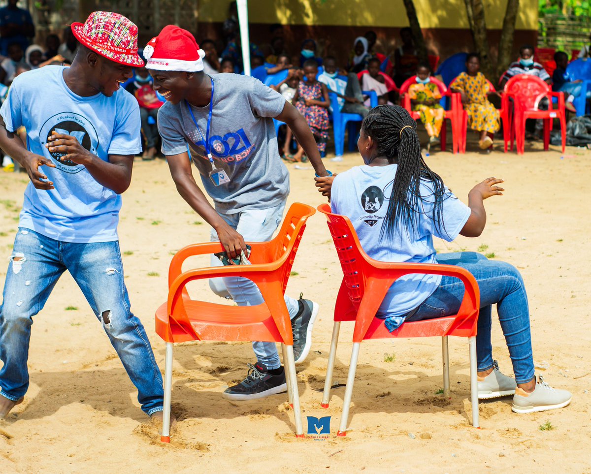 Boa_Daakye's tweet photo. Images from the musical chairs by volunteers. #festivefiesta2021.
📷: Ama_Sojay
#mobilelibraryproject
#boadaakyefoundation
#festivefiesta2021
#christmaswithkids https://t.co/lLrXxyxcCb