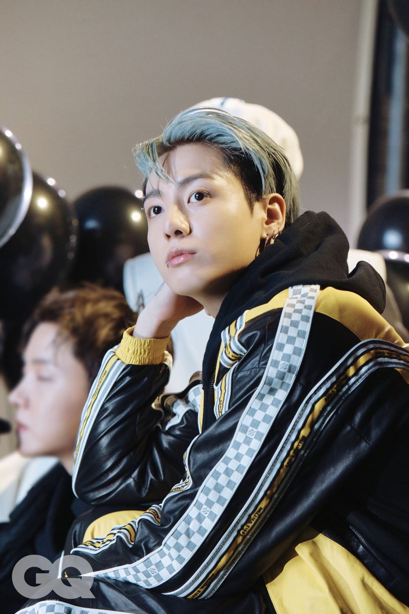 vminiecats's tweet photo. [📷] Hilo con todas las fotos de #BTS en el detrás de escena de la sesión fotografía para GQ Korea. 

#JUNGKOOK #BTS #BTSXLVbyVOGUEGQ #LouisVuitton @BTS_twt (1) + https://t.co/LMgCsX8LBY