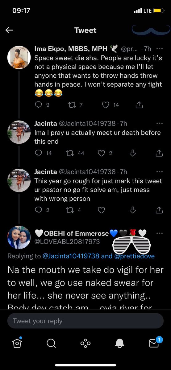 MaameAfyaLois's tweet photo. I’m sure this woman is a mother. She cursed some of us one time defending Maria and doing same to someone who opened a public space for ppl to air their views.
May I not be unfortunate to ship a ship with is not shippable and lose my sense of reasoning 🙏🏾
#BBNTalk https://t.co/G5o4HIXCqs