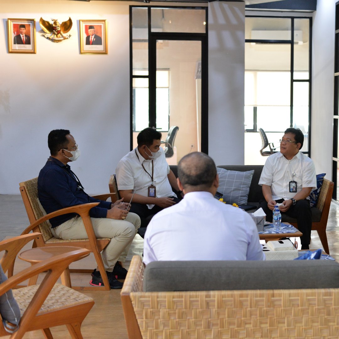 DirektoratP4K's tweet photo. Pada pertemuan awal ini membahas penjajakan PKS dan sinkronisasi antara pemerintah dan sektor swasta untuk kegiatan rehabilitasi mangrove.
Pertemuan dilakukan di kantor Yayasan BUMN dihadiri.
#KKP #KKPAccelerate #DitjenPRL #Bijakmengelolalaut #MENTERIKKP #SaktiWahyuTrenggono https://t.co/42SpKmRbpG